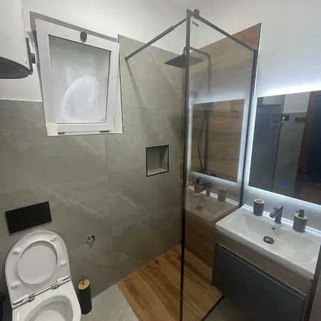 Private House Velipoj Дом отдыха *