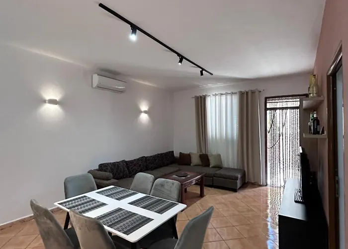 Private House Velipoj 度假居